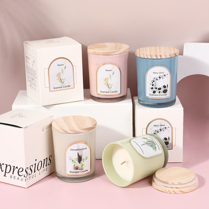 Candle Souvenir - شمعة معطرة بغطاء خشبي وزجاج ملون،