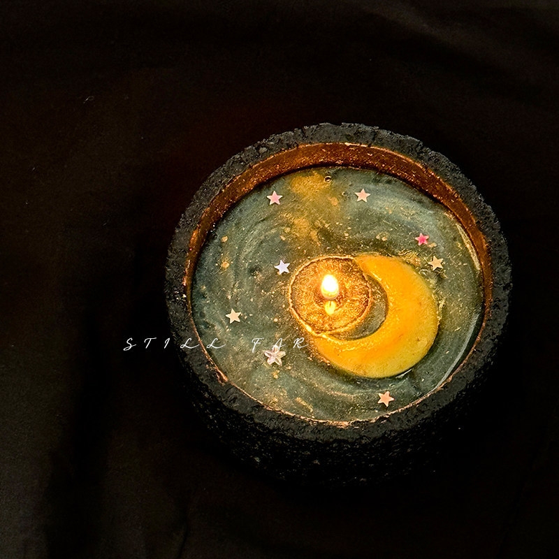 شمعة ميلتينج مون المعطرة المصن - مراجعة Candle Souvenir وسعره